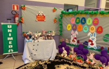 Colaboradores da Unimed Norte Paulista doam seus ovos de Páscoa para Creche Escola José Zeferino de Paula.